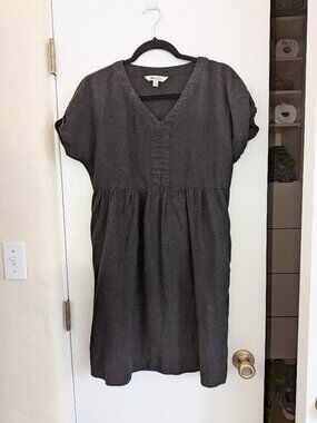 Black linen / rayon dress, short cuffed sleeves, the neck. Small